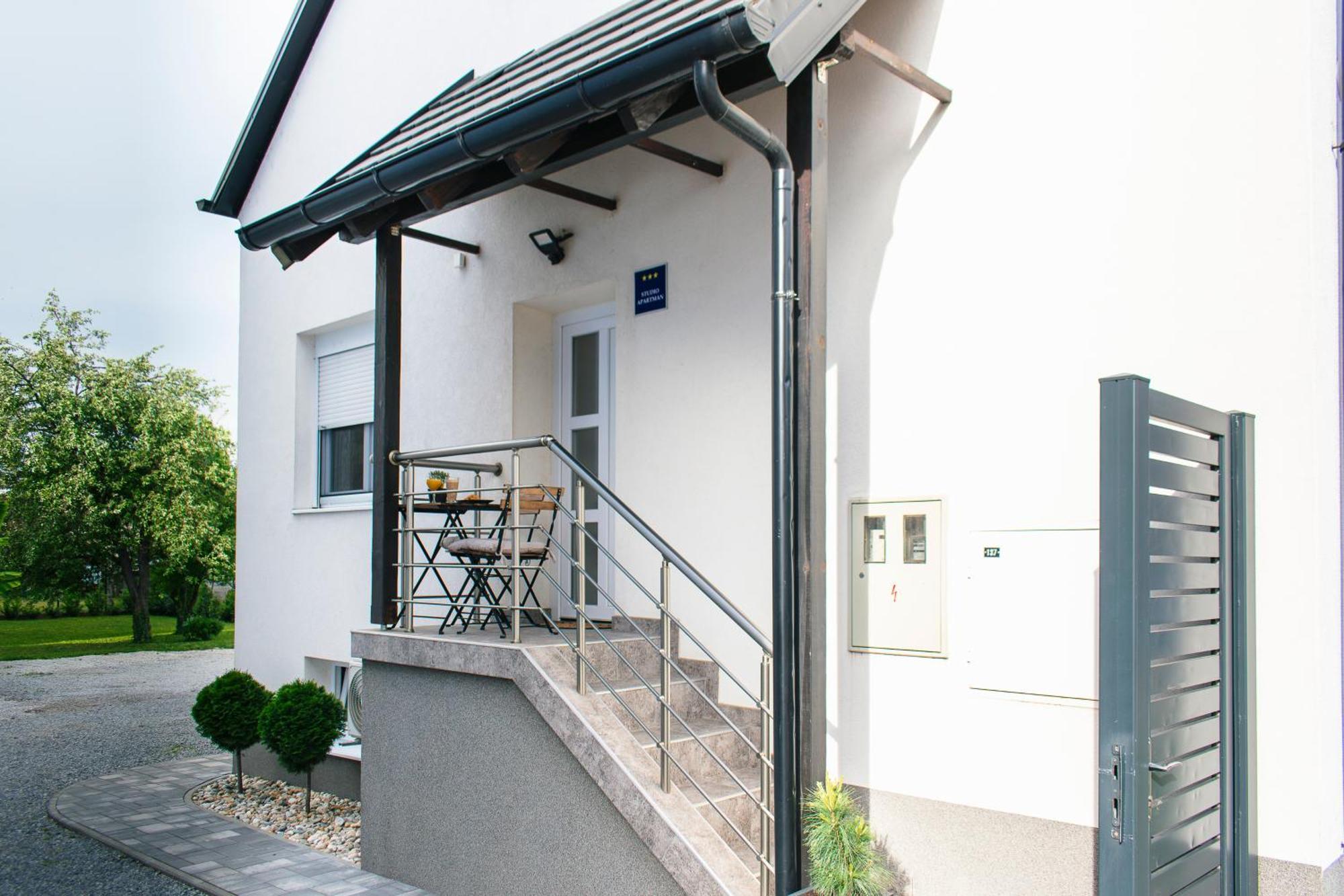 Goodlife Studio Apartment Pozega Esterno foto